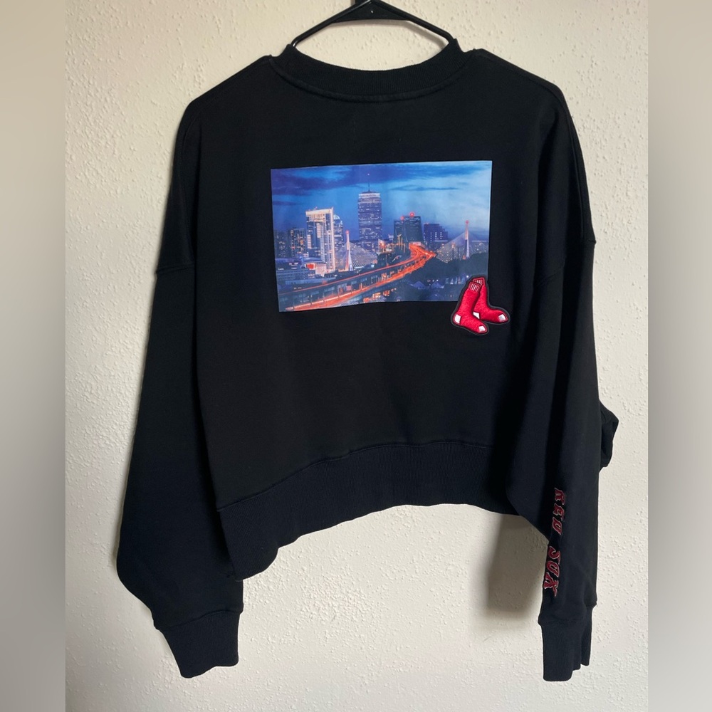 Pro Standard Boston Red Sox Crop Top Sweater - Picture 8 of 8